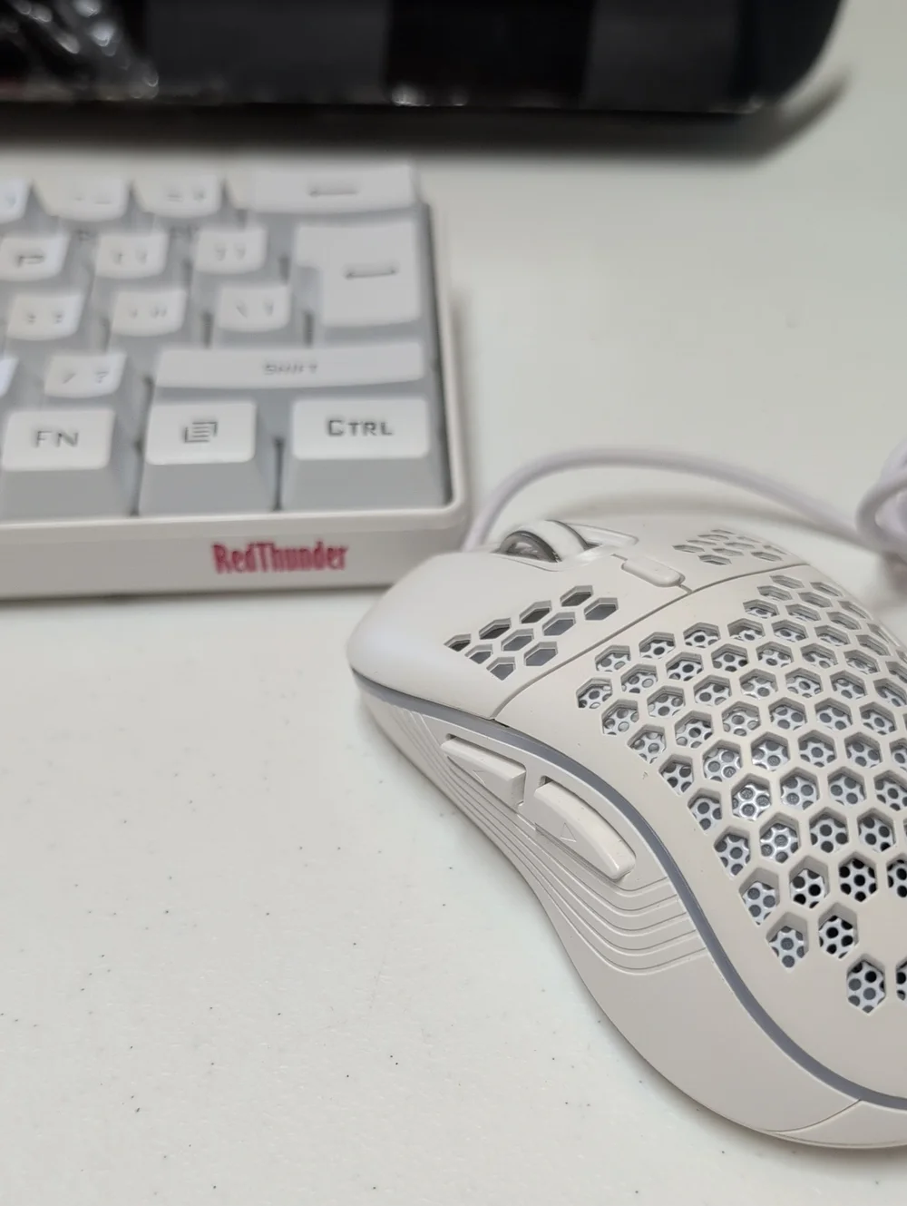 K62 RGB Backlight Keyboard — White. (95)